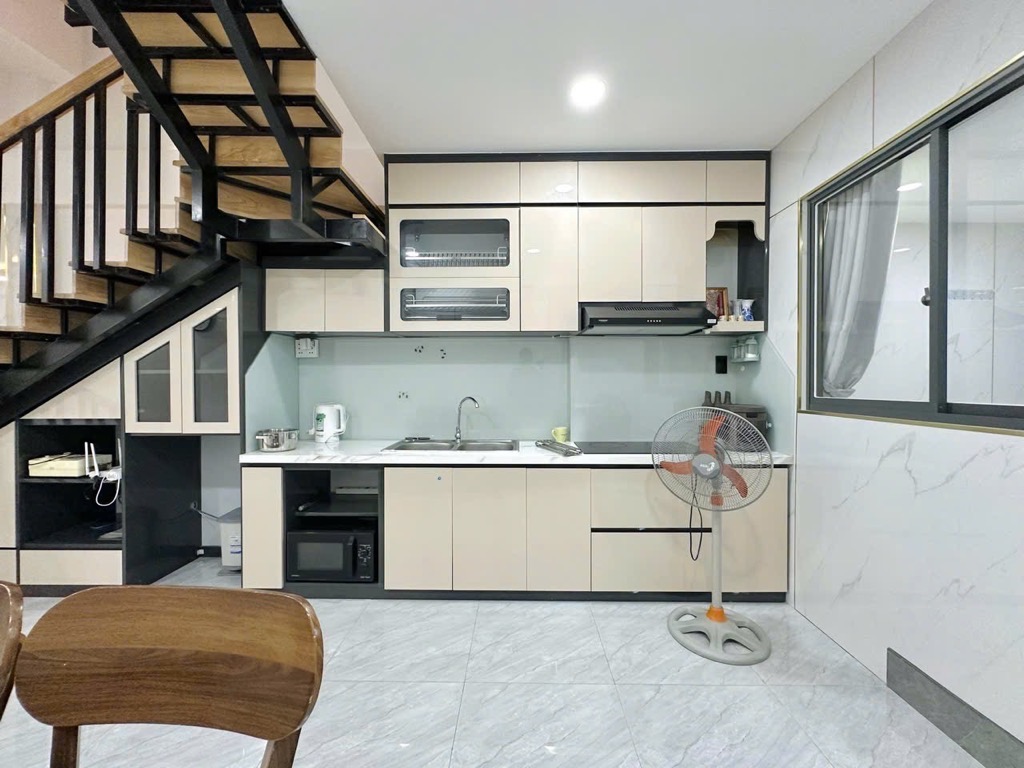 Bán nhanh nhà mặt ngõ rộng đường Đinh Tiên Hoàng, Quận nhất. Diện tích 23 m2 xây 4 tầng , giá 5 tỷ